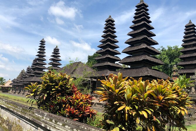 Ulun Danu Bratan Temple with Tanah Lot Sunset - Crowds, rain, and the limits of a perfect sunset