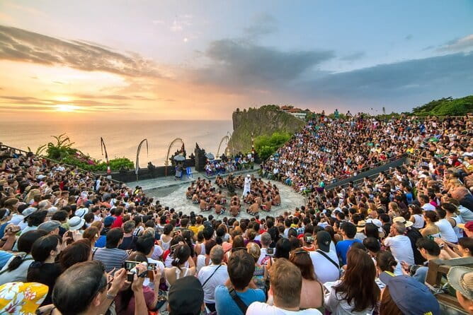 Uluwatu Kecak Tickets A Spectacular Show - Arriving at Uluwatu Temple Before the Show