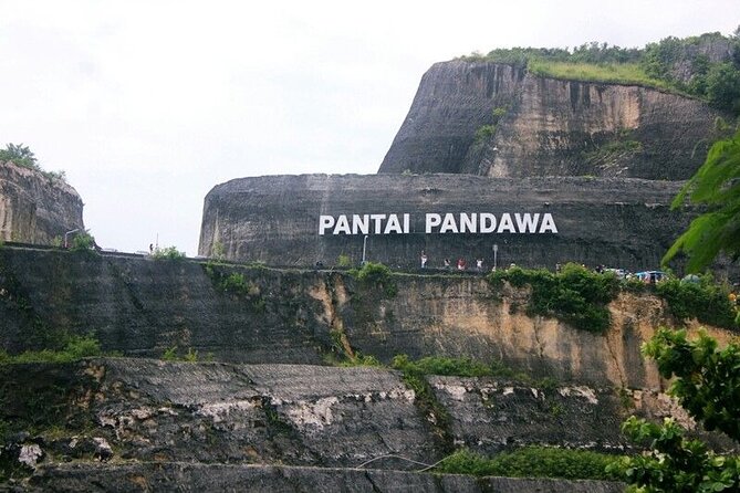 Uluwatu Temple, Beaches and Southern Bali Tour - Jimbaran Bay and the beach dinner option