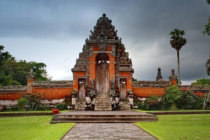 West Bali Tour: Taman Ayun, Ulun Danu Beratan, Jatiluwih Rice Terrace, Tanah Lot - Leke Leke Waterfall in a Jungle Crevice