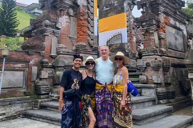 Wonderful of Ubud Private Guided Tour - Walking through the Sacred Monkey Forest
