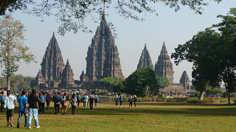 Yogyakarta: Prambanan Temple Entrance Ticket - Walking the grounds and planning your route